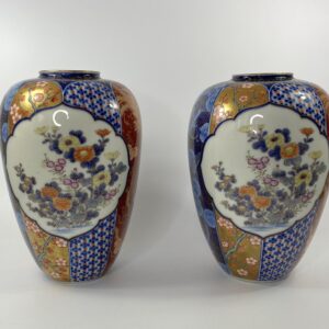 Pair Koransha Imari porcelain vases, c. 1890. Meiji Period