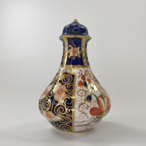 Royal Crown Derby ‘Imari’ pepper pot, dated 1914. closeup