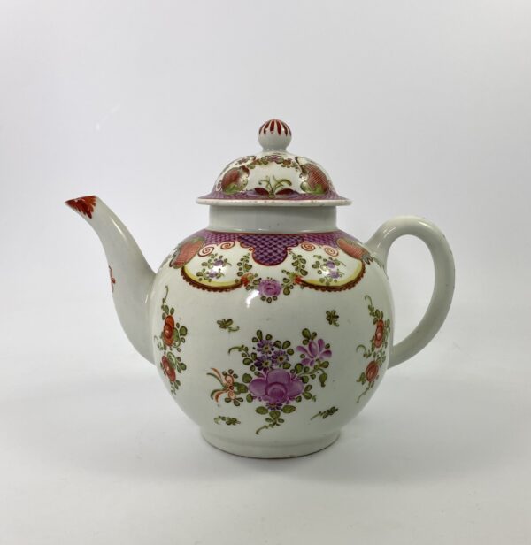 Lowestoft porcelain teapot. ‘Curtis’ pattern, c. 1785.