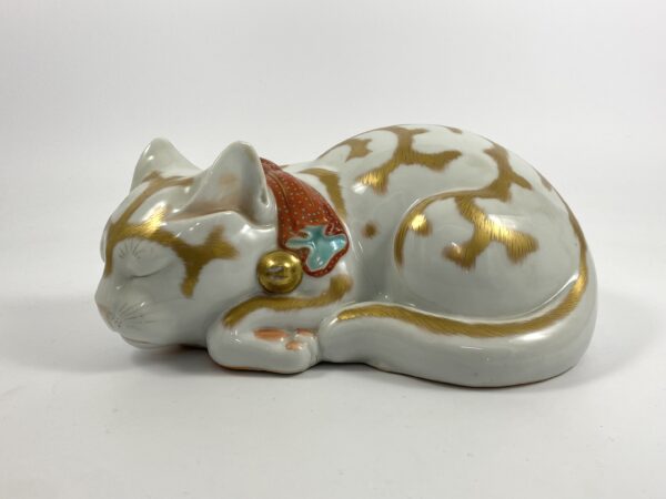 Kutani porcelain cat. Japan, c. 1900. Meiji Period