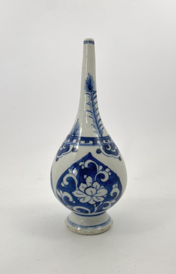 Chinese porcelain rose water sprinkler, c. 1700. Kangxi Period