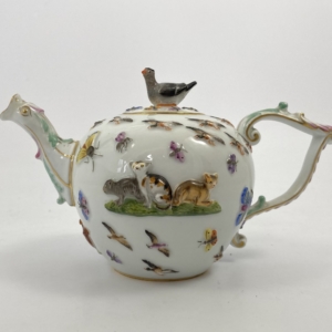 Meissen porcelain teapot, ‘Cats and Dogs’, c. 1830.