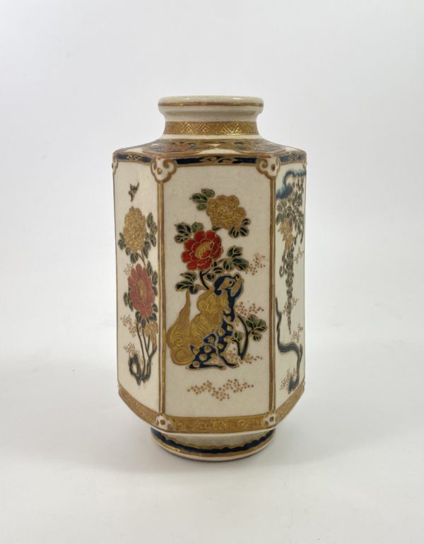 Imperial Satsuma pottery vase, signed Gyokusen. Meiji Period