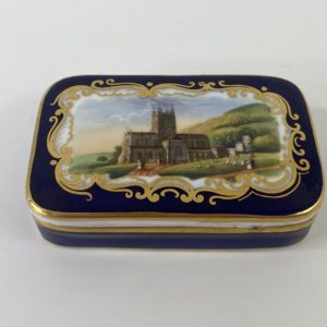 Chamberlains Worcester box and cover, ‘Malvern’, c.1840.