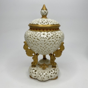 Graingers Worcester reticulated vase & cover, c. 1890.