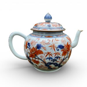Chinese Imari porcelain teapot, c. 1720.